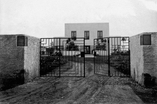 Casa da Rua Santa Cruz, São Paulo, 1927. Arquiteto Gregori Warchavchik<br />Foto Hugo Zanella  [Acervo FAU USP]