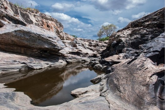 Desfiladeiro Lajedo do Pai Mateus, Cabaceiras PB, Brasil<br />Foto José Tabacow 