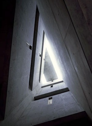 O grande vazio do museu, um abismo que interliga os pavimentos [http://www.bitterbredt.de/]