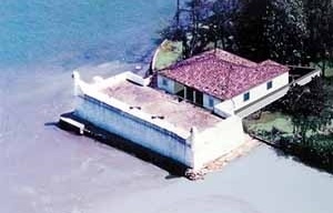 Fortaleza de Bertioga, situação em 2001.  [Arquitetura Militar: um panorama histórico a partir do Porto de Santos, Victor Hugo Mori, ]