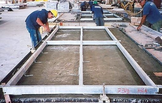 Fixação do bastidor de aço no painel de GRC tipo stud frame na Empresa Verdicon Canoas- RS