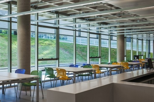 Biblioteca Brasiliana Guita e José Mindlin, São Paulo. Arquitetos Eduardo de Almeida e Rodrigo Loeb<br />Foto Nelson Kon 