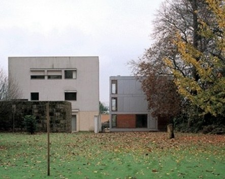Casa a Varzea I & III, Vermoim, Maia, 1996-97. Arquiteto João Álvaro Rocha<br />Foto divulgação 