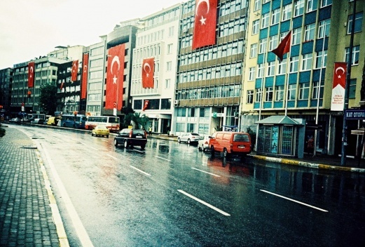 Ruas de Istambul no dia 10 de novembro, aniversário da morte de Atatürk