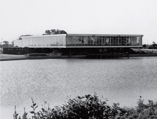 Refeitório da Refinaria Alberto Pasqualini da Petrobrás – Refap, Canoas RS, 1962-1968. Arquitetos Carlos Maximiliano Fayet, Cláudio Luis Araújo, Moacyr Moojen Marques e Miguel Pereira<br />Foto divulgação 