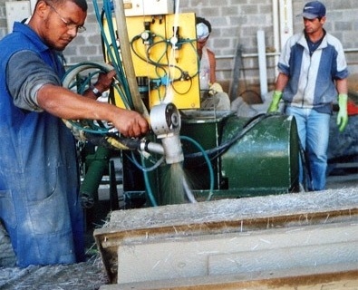 Produção de painéis de GRC- Faccio Stonelite Ind. Com
