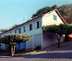 Conjunto habitacional, Cataguases MG. Arquiteto Francisco Bolonha, década de 50<br />Foto Pedro Lobo  [IPHAN-BH]