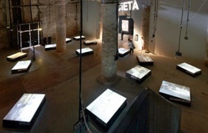 Exposição “Cidades. Arquitetura e Sociedade”, curadoria de Ricky Burdett, Corderie do Arsenal. 10ª Mostra Internacional de Arquitetura da Bienal de Veneza