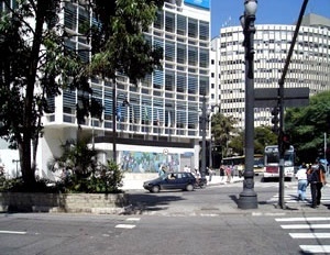 Edifício sede do jornal O Estado de São Paulo, atualmente abriga o Hotel Jaraguá. Projeto de Franz Heep, no Escritório Jacques Pilon, São Paulo. Angélica A.T. Benatti Alvim e Eunice Helena S. Abascal