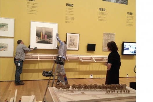 Instalação de uma obra de Luis Barragán exibida em <i>Latin America in Construction: Architecture 1955–1980</i> [Acervo Patricio del Real]