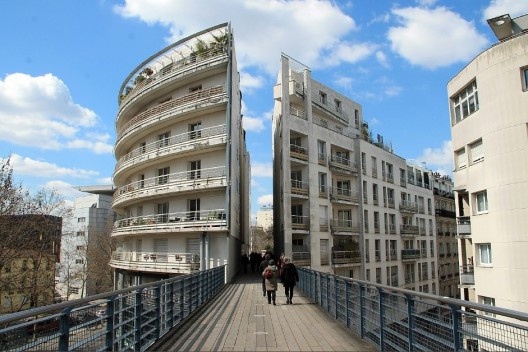 Viaduto das Artes, acesso ao viaduto pela ZAC Reully e arrimos do jardim de Reully, Paris. Arquiteto Patrick Berger<br />Foto Luís Eduardo Loiola 