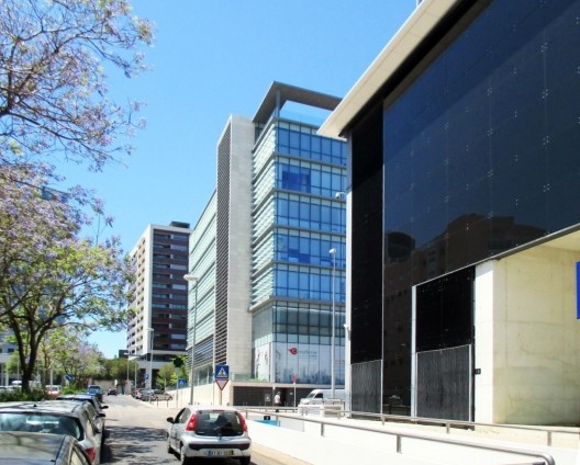 Avenida no bairro da Expo, Lisboa<br />Foto Paulo Bicca 