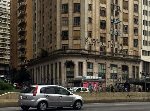Fachada do edifício Rizkallah Jorge, São Paulo, 2017<br />Foto Luiz Fernando de Azevedo Silva 