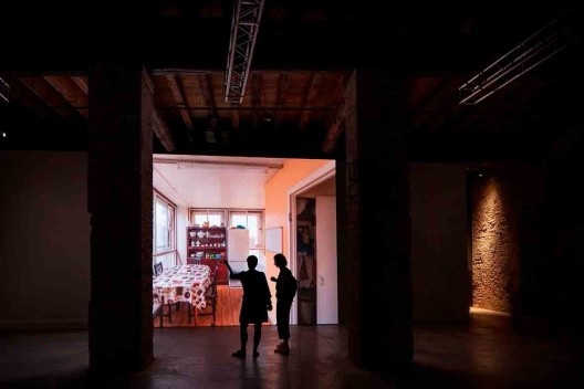 Do-Ho Su, filme/instalação para a mostra Robin Hood Gardens<br />Foto Francesco Galli  [Cortesia La Biennale di Venezia]