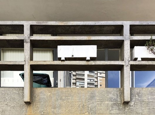 Igreja São Bonifácio, 1964-66, arquiteto Hans Broos. Detalhe do parapeito<br />Foto Marcos José Carrilho 