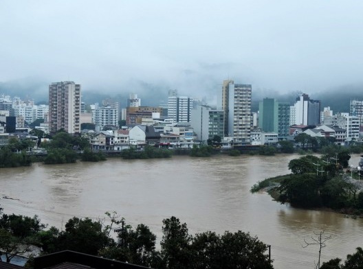 Enchente em Blumenau, 08 de junho de 2014<br />Foto Jaime Batista  [Blog do Jaime]