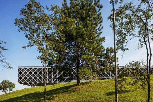 Sede Administrativa da Prodesp, Taboão da Serra, 1975<br />Foto Nelson Kon 