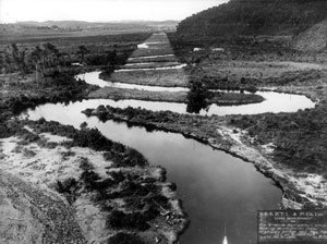 Desmatamento do traçado do canal do rio Pinheiros, 1930. <br />Acervo Eletropaulo 