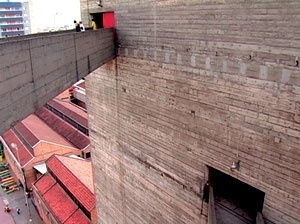 Stills do video do SESC Fábrica Pompéia. Otávio Cury / Mutantes Filmes, 2006