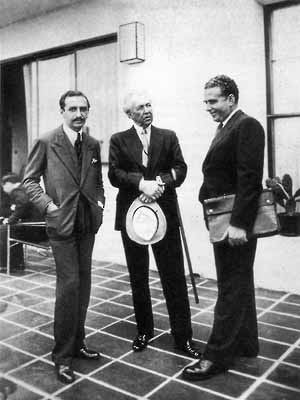 Frank Lloyd Wright, Gregori Warchavchik e Lúcio Costa na Casa Nordshild, Rua Toneleros, RJ, 1931. Fonte: Lúcio Costa, Registro de uma Vivência, Empresa das Artes, 1995
