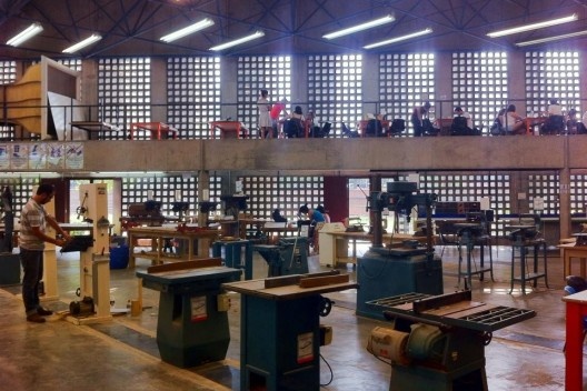 Oficina de Modelos, 11 de fevereiro, alunos das FAUs USP e Mackenzie em atividades no LAME<br />Foto Abilio Guerra 