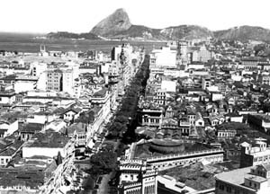 A Avenida Central nos anos 30 [cartão postal da época]