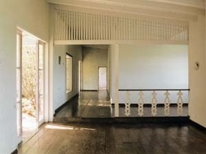 Casa em Araruama, 1944, arquiteto Lucio Costa<br />Foto Elaine Ramos  [WISNIK, Guilherme, Op. cit., p. 78]