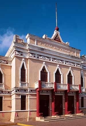 4. Angel Bachini. Casa del Pueblo (1928). Mérida, Yucatán (México).