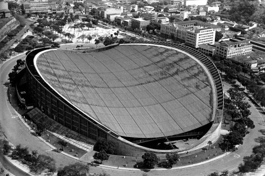 Pavilhão de São Cristóvão, Rio de Janeiro, 1957. Arq. Sergio Bernardes<br />Foto Celso Brando  [ANELLI, Renato. "Architettura contemporanea: Brasile", p. 23]