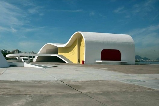 Teatro Popular de Niterói, Arquiteto Oscar Niemeyer