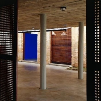 Conjunto KKKK, Registro, 2001<br />Foto Nelson Kon 