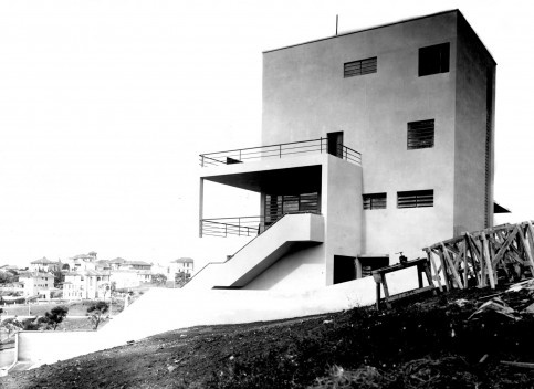 Fachada Lateral Residência Rua Bahia, São Paulo, 1930 [Acervo Família Warchavchik]