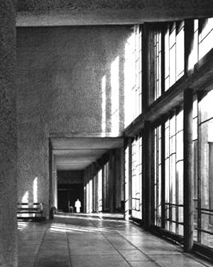 Acesso à Igreja de La Tourette [www.arcspace.com]