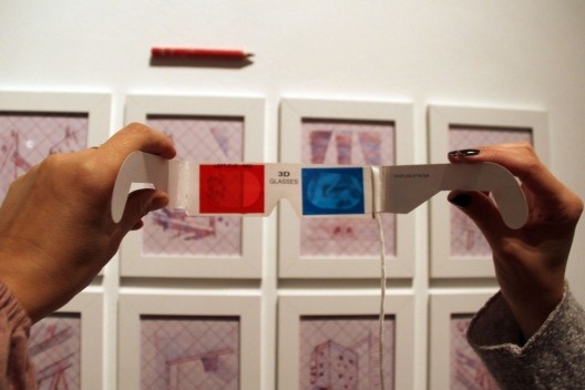 “Arquitetura do Desenho”, MCB, espectadora e “Lina Bo Bardi em 3D”, sala 4, São Paulo, 2012. <br />Foto Zeuler Lima 