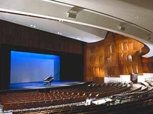 Vista do palco do teatro<br />Foto de Charles Davis Smith, AIA 