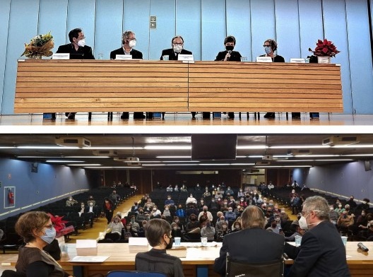 Mesa frente e verso em homenagem a Carlos Lemos: Hugo Segawa, Eugenio Queiroga, Carlos Lemos, Monica Junqueira de Camargo e Silvia Ferreira Santos Wolff<br />Fotos Cecília Rodrigues dos Santos (frente) e Hugo Segawa (verso) 