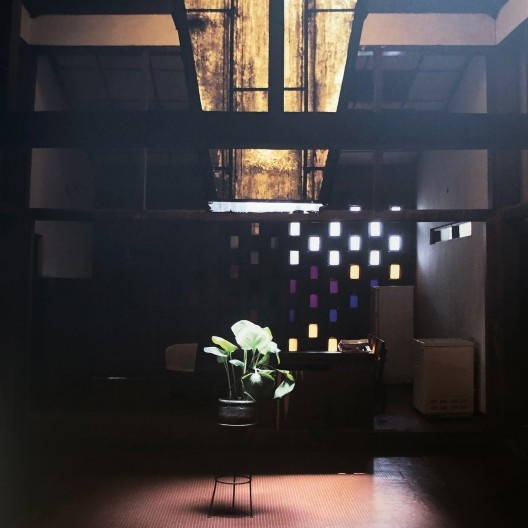 Pátio e impluvium da residência particular de Demas Nwoko<br />Foto Adjaye Associates  [Reprodução de foto da exposição]