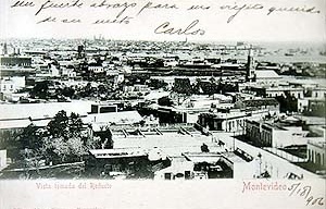 Postal 1906. Vista da Baía e do porto a partir do campanário da Igreja do Reduto, onde é visível as características originais da cidade território