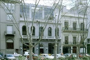 Reciclagem com destino a oficinas e comércio sobre praça Matriz. 1998
