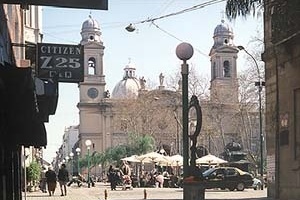 Requalificação do espaço urbano. Pedestrianização da praça Matriz. 1996