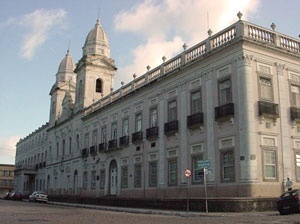 Santa casa de Misericórdia, cujo um dos projetos de ampliação esteve nas mãos de Izella e Marcucci, iniciado em 1861 e concluído, provisoriamente, em 1887