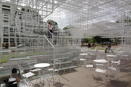 Pavilhão Serpentine. Sou Fujimoto, 2013<br />Foto Eduardo Pierrotti Rossetti 