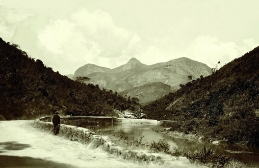 Trecho da União e Indústria, c. 1890. Obra reproduzida no livro “Caminhos do Rio a Juiz de Fora”<br />Foto Marc Ferrez  [Acervo Instituto Moreira Salles]