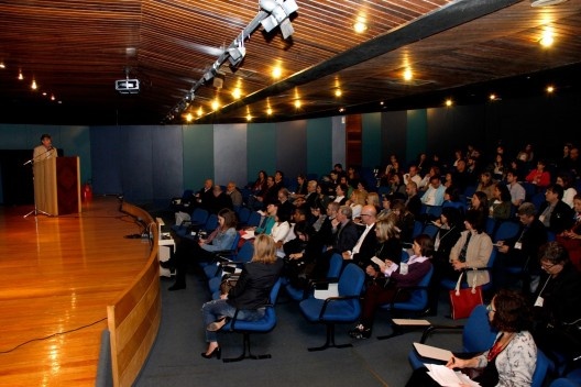 Conferência de Fernando Diez, da Argentina, “Clorindo Testa y su Obra, no Auditório Maria Montessori<br />Foto Michelle Schneider 