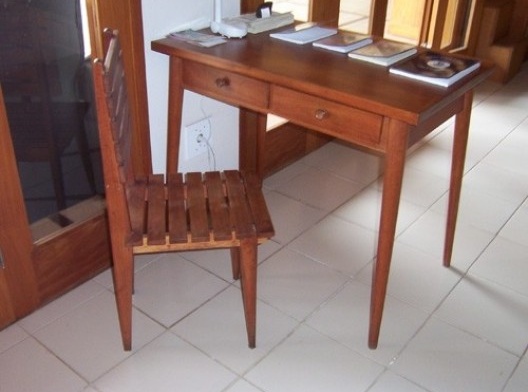 Mosteiro de Nossa Senhora das Graças, mobiliário da biblioteca (Francisco Bolonha, 1953)<br />Foto Marcia Poppe, 2003 