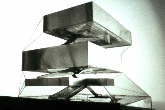 Biblioteca Pública, perspectiva, Seattle. Rem Koolhaas / OMA, 2004<br />Desenho OMA  [Image courtesy of the Office for Metropolitan Architecture (OMA)]