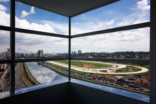 Edifício Eldorado Business Tower, projeto do escritório Aflalo & Gasperini Arquitetos<br />Foto Daniel Ducci 