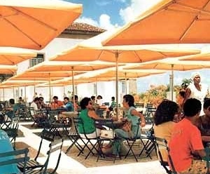 Belvedere da Sé: lugar de convívio com vista para a Baía de Todos os Santos. Salvador, 1986. Projeto demolido em 1999. Arquiteta Lina Bo Bardi com colaboração de Marcelo Ferraz e Marcelo Suzuki [Arquivo do Instituto Lina Bo e P.M. Bardi]