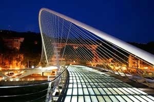 Ponte em Bilbao, arquiteto Santiago Calatrava <br />Foto Nelson Kon 