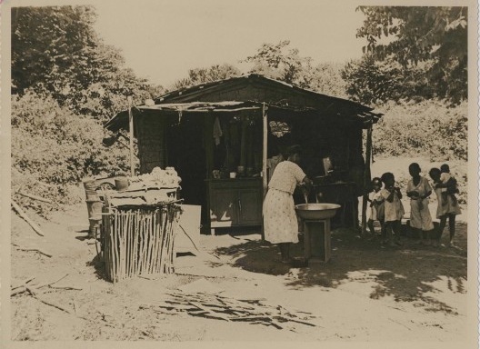 Mocambo em Salvador<br />Foto divulgação  [Acervo Epucs / Arquivo Histórico Municipal de Salvador, 1942-47]